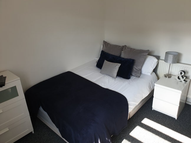 Friendly Houseshare - Bright Modern Room Main Photo