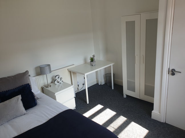 Friendly Houseshare - Bright Modern Room Main Photo