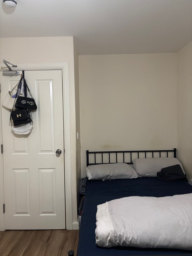 En-suite double room available end of June Main Photo