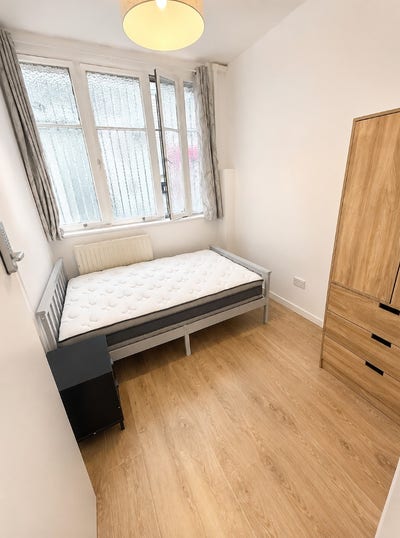⭐Prime Location I Bills Included I No deposit Main Photo