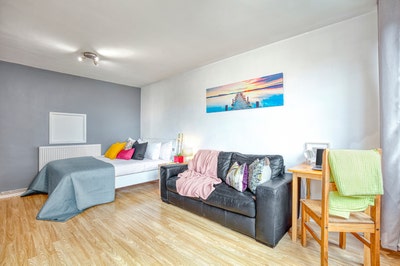 Stylish Living in a Comfortable Double Room Main Photo