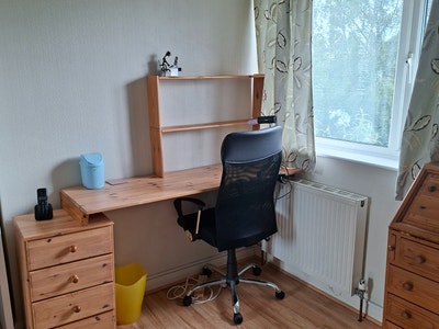 Spacious Double Room ,single bed, lots of storage Main Photo