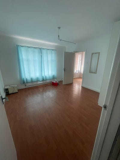 Large Double Ensuite Room Forest Gate Furnished Main Photo