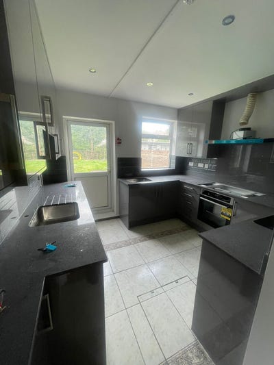 Large Double Room Forest Gate Furnished with bills Main Photo
