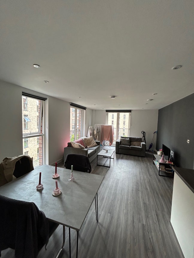 Room available in Manchester with 2 lovely girls  Main Photo