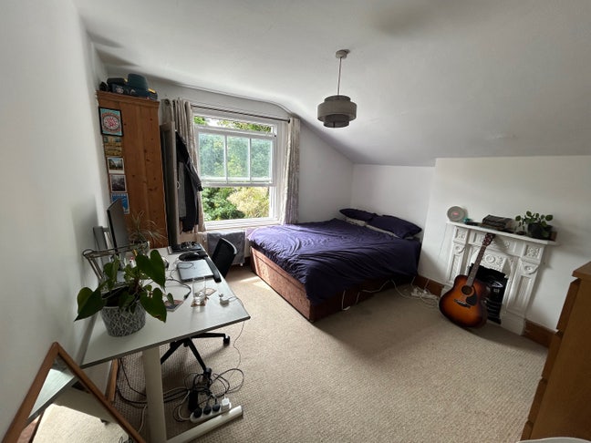 Clapham - Double room in 4-bed split level flat Main Photo