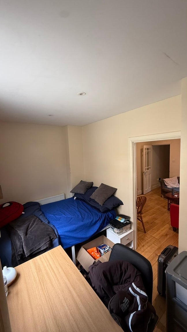 Double room in West Brompton flat Main Photo