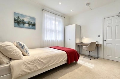 2 Fantastic DBLs | Close to Tube & Shops Closeby! Main Photo