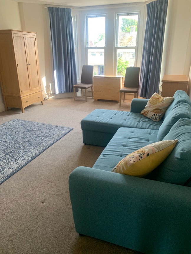 Lovely large room Main Photo