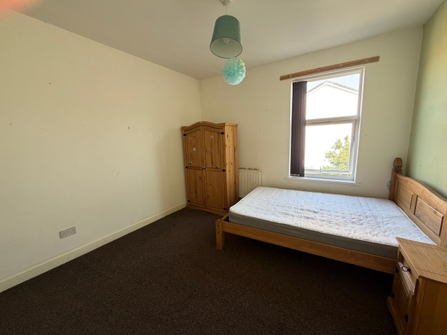 Large Double Room - West Bromwich Centre Main Photo