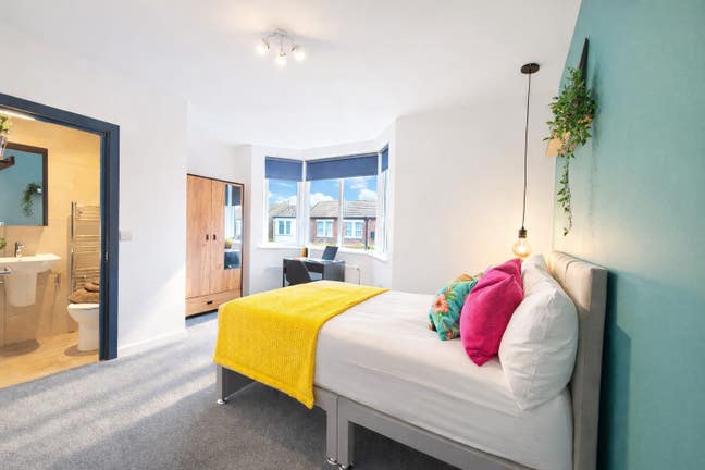 🔥Spacious Double En-suite Room near Town Centre Main Photo