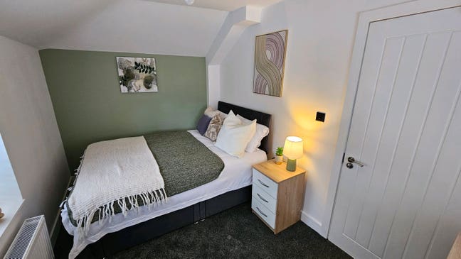Luxury Room - Available  Main Photo