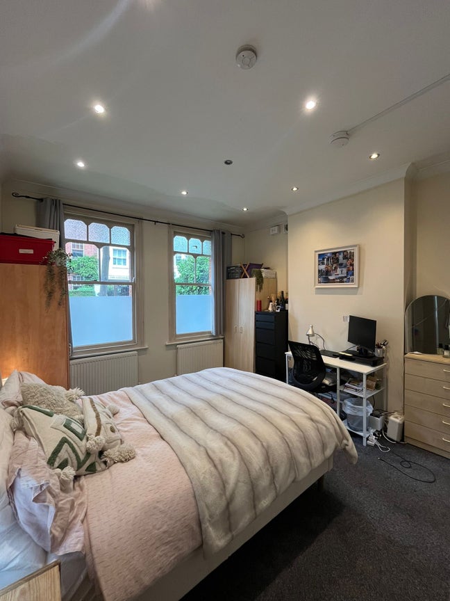 Gorgeous double en-suite in Highbury fields  Main Photo