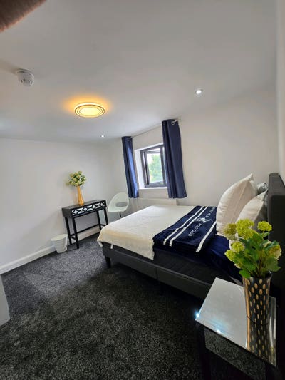 Newly Renovated Ensuite! Only one room left  Main Photo