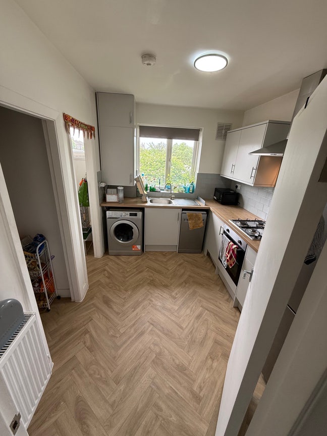 1 Master Bedroom available to rent  Main Photo