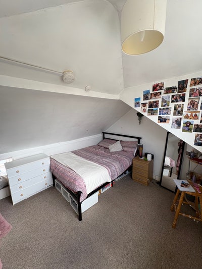 Double Room Available in Friendly 4-Bed House Main Photo