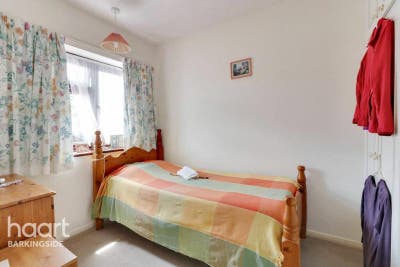 Simple clean family looking for a tenant Main Photo