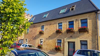 Beautiful one-bedroom flat, bills included.  Main Photo