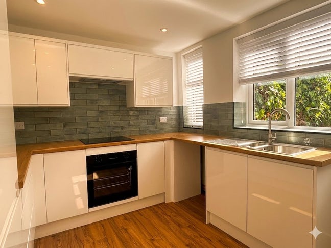 Brand new, just refurbished! Spacious 3-Bedroom Main Photo