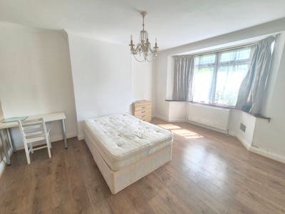 Large double room in tidy Acton - All bills inc Main Photo