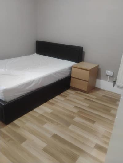 2 Lovely Rooms To Let In A Flat Near Bus Stop Main Photo