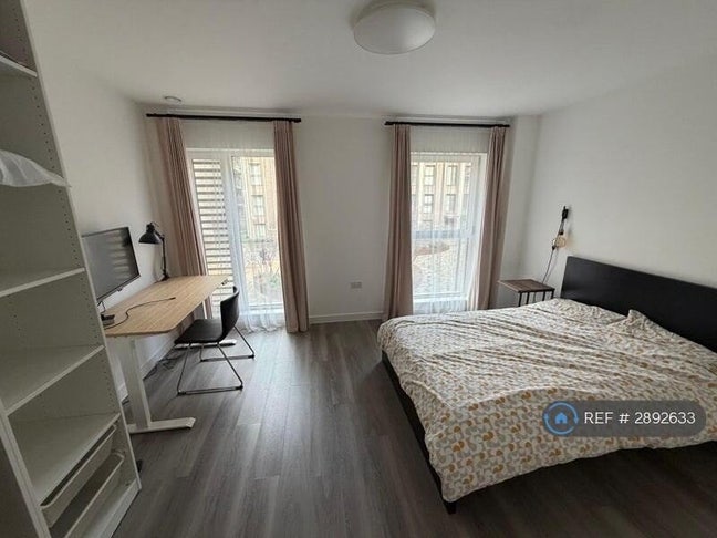 Double Bedroom, Private Bathroom & Office  Main Photo