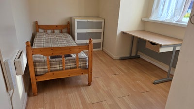 Double Bedroom – New Malden Main Photo