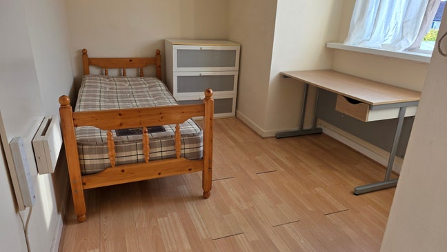 Double Bedroom – New Malden Main Photo