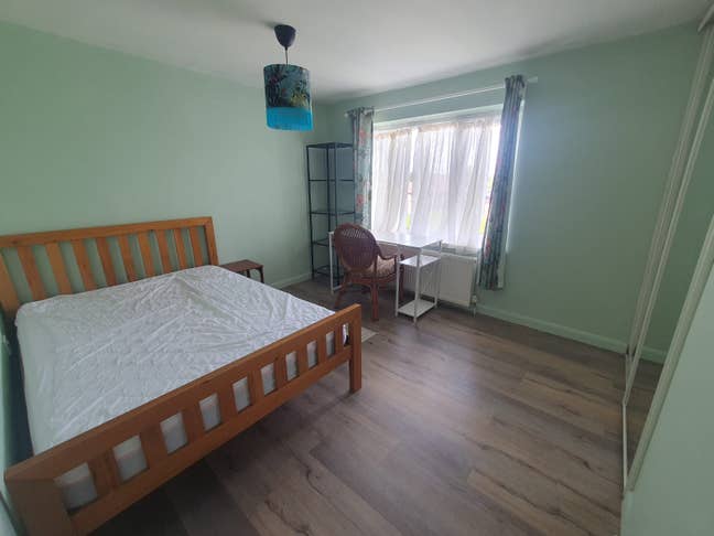 Spacipus and bright  furnished* double room Main Photo