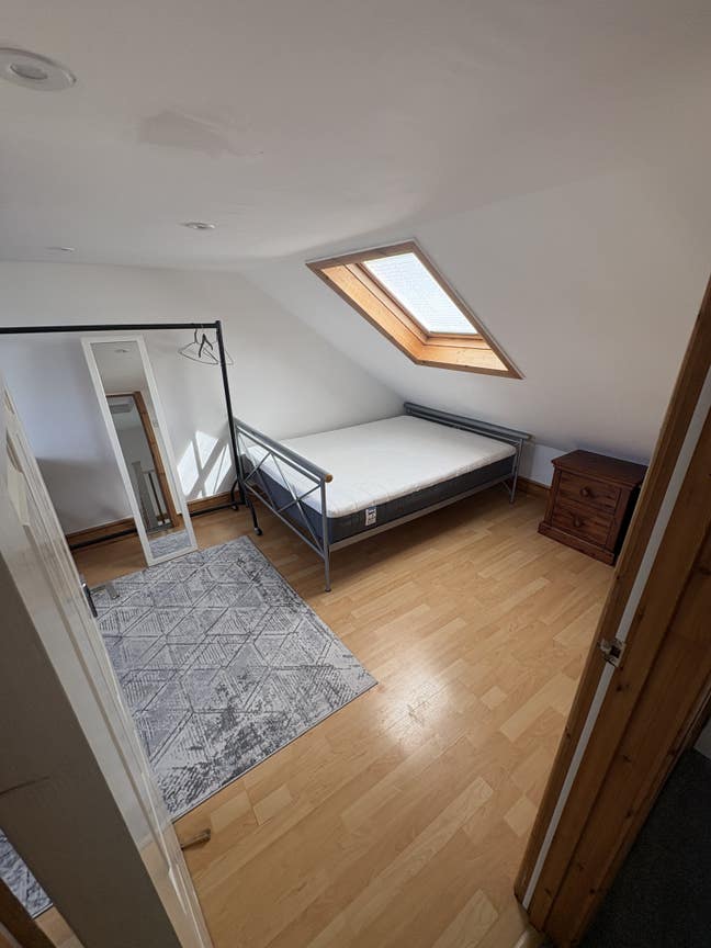 Double room with en-suite &pound;800 Main Photo