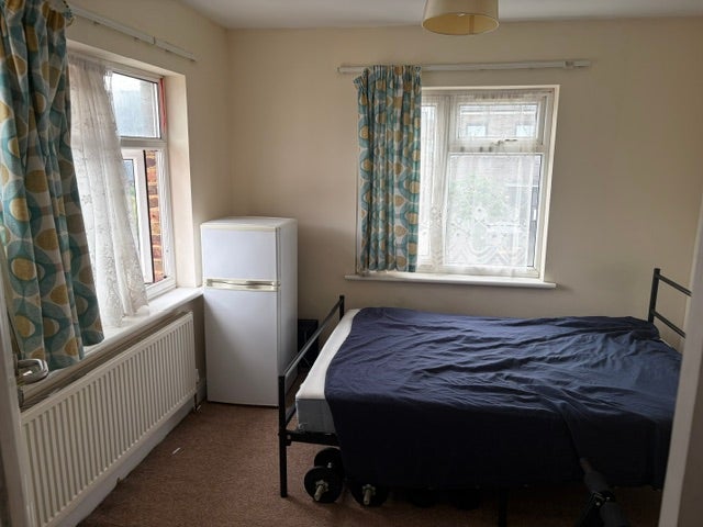 Double Room in Gants Hill close to Central Line Main Photo