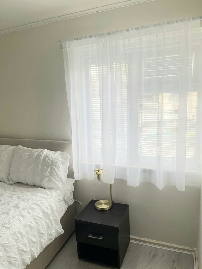 Spacious Double Room in Friendly Female House Main Photo