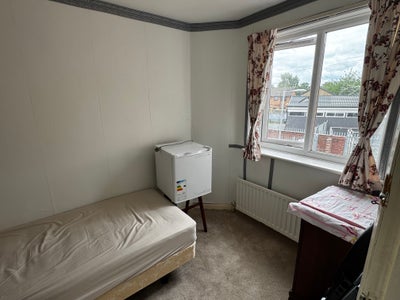 Newly decorated Room for rent  Main Photo