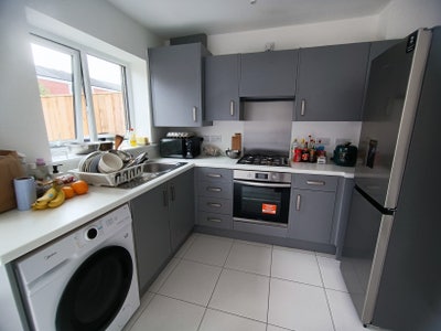 2 Rooms Available in Friendly Female House Main Photo