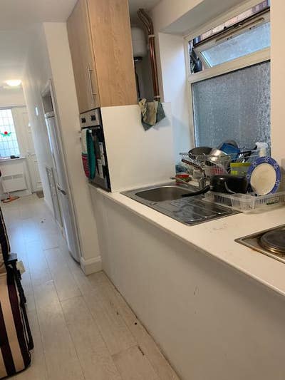 Bedroom for rent Main Photo
