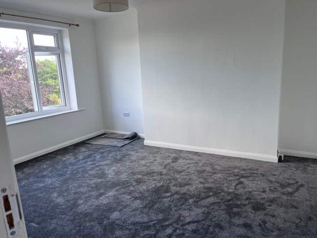 Rooms available - newly refurbished house Main Photo