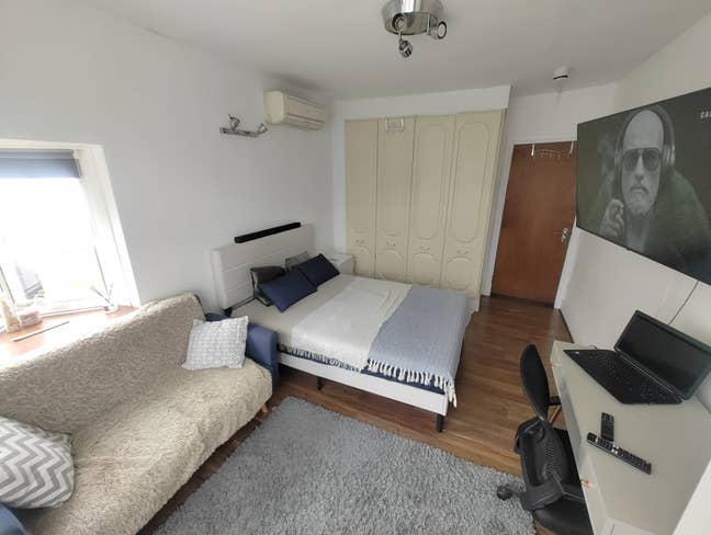 Large double room in Wembley Park with TV Main Photo