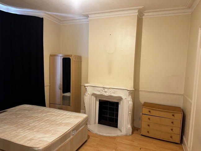 Spacious Double room inside stratford to rent  Main Photo