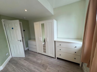 Huge & Bright Room - All Bills - Garden, Lounge 🏡 Main Photo