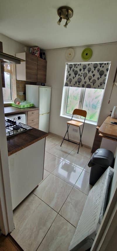 Double and single in quiet area, flat with garden. Main Photo