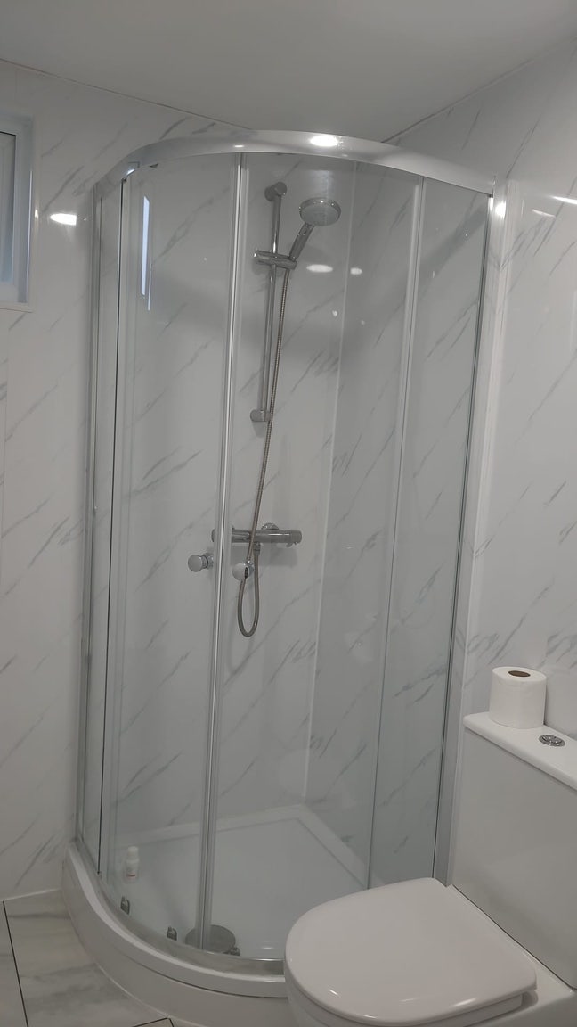 1 large Bedroom property  Main Photo