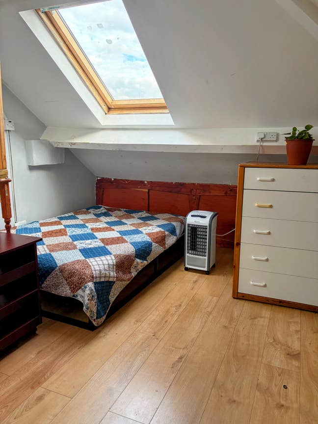 Bedroom Available  Main Photo