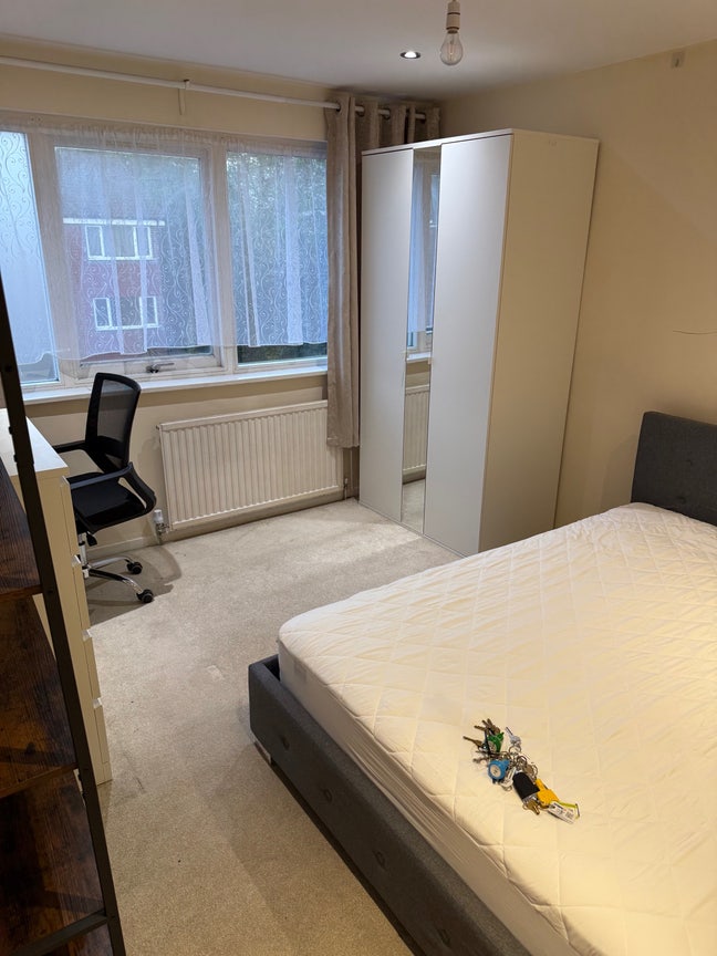 1 double room for rent immediately Main Photo