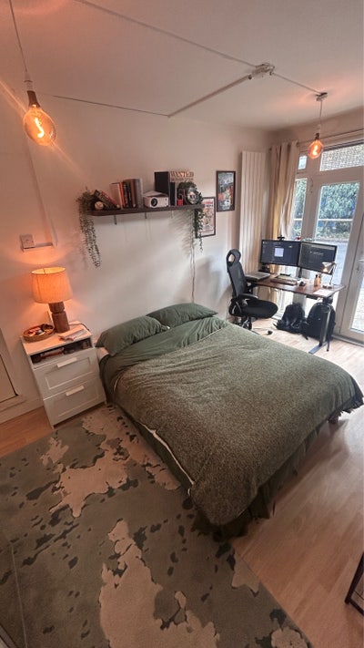 Cheap Big Double Bedroom Main Photo