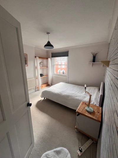 Double room available to rent in central location Main Photo
