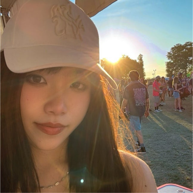 Hi, I’m Chenying.  I’m a full-time profes... Main Photo