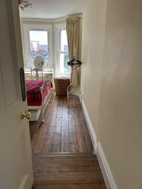 Monday to Friday Let in family home Main Photo