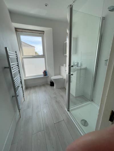 4 West Place, Private Accommodation  Main Photo
