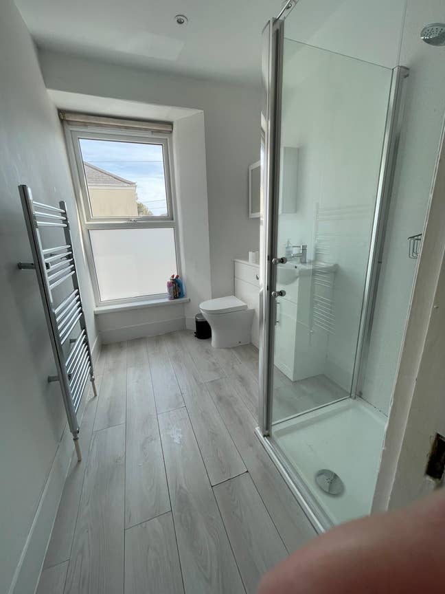 4 West Place, Private Accommodation  Main Photo