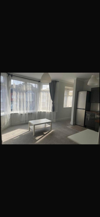 Spacious 2 Bedroom Flat Main Photo